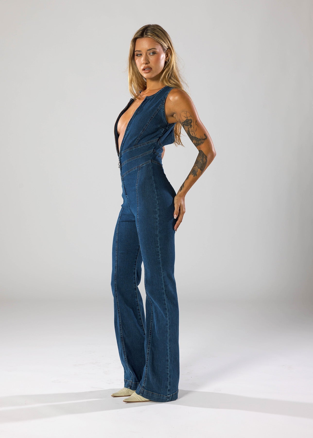 TESSARA – HEART-SHAPED BACK ZIPPER JUMPSUIT