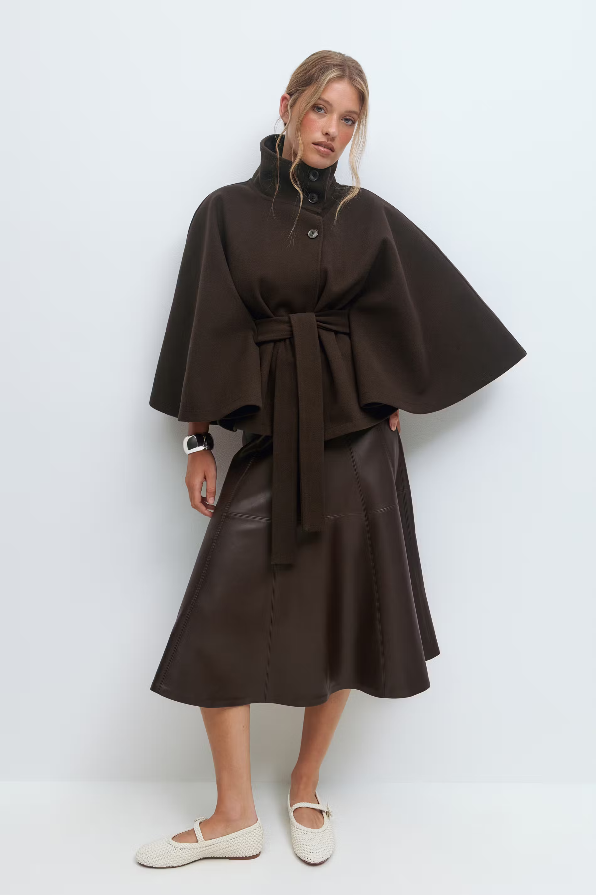 Loreza™ | Elegant Women's Coat with Belt & High Collar