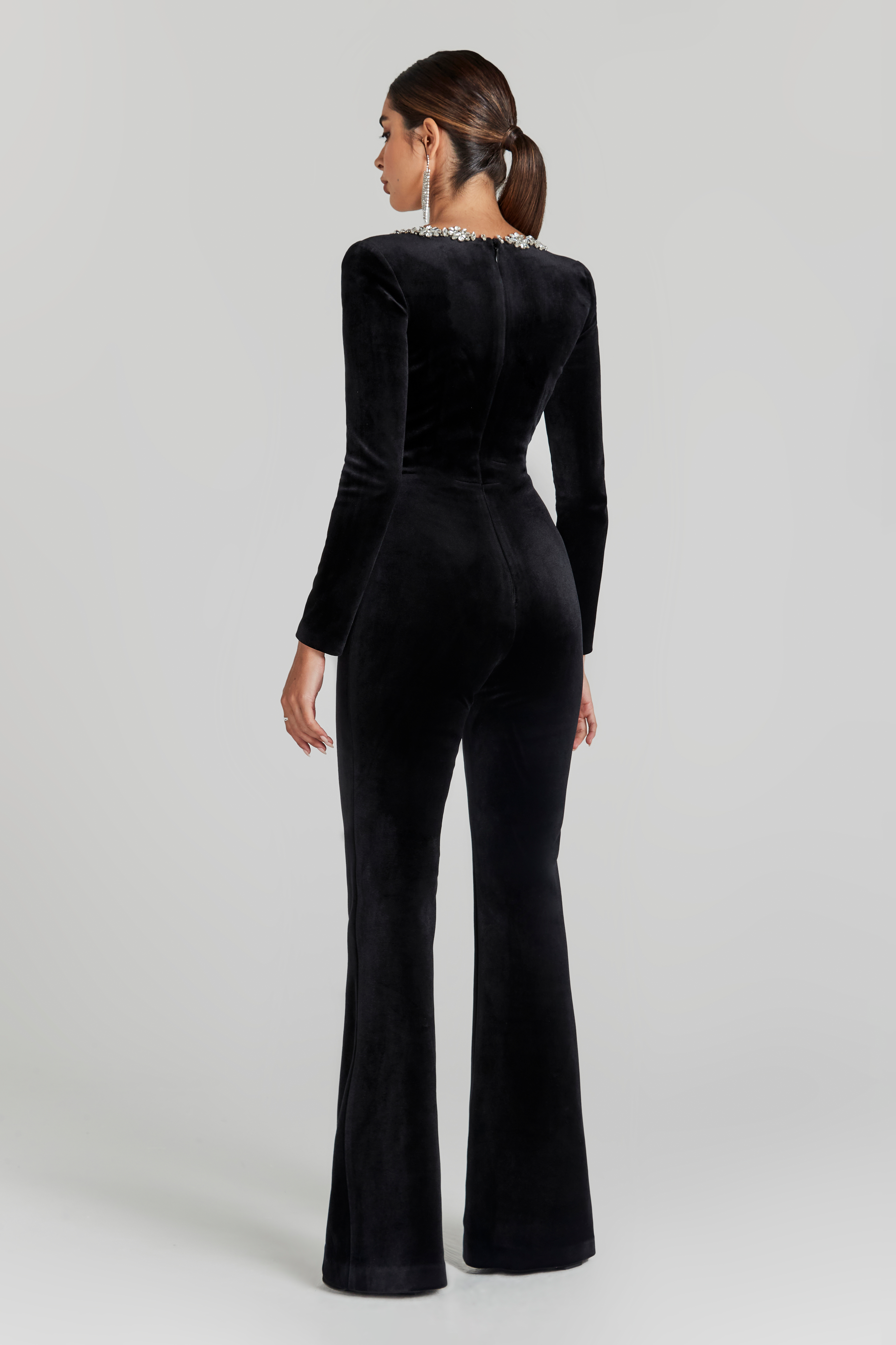 VIRELLE – NECK DETAIL SOLID JUMPSUIT