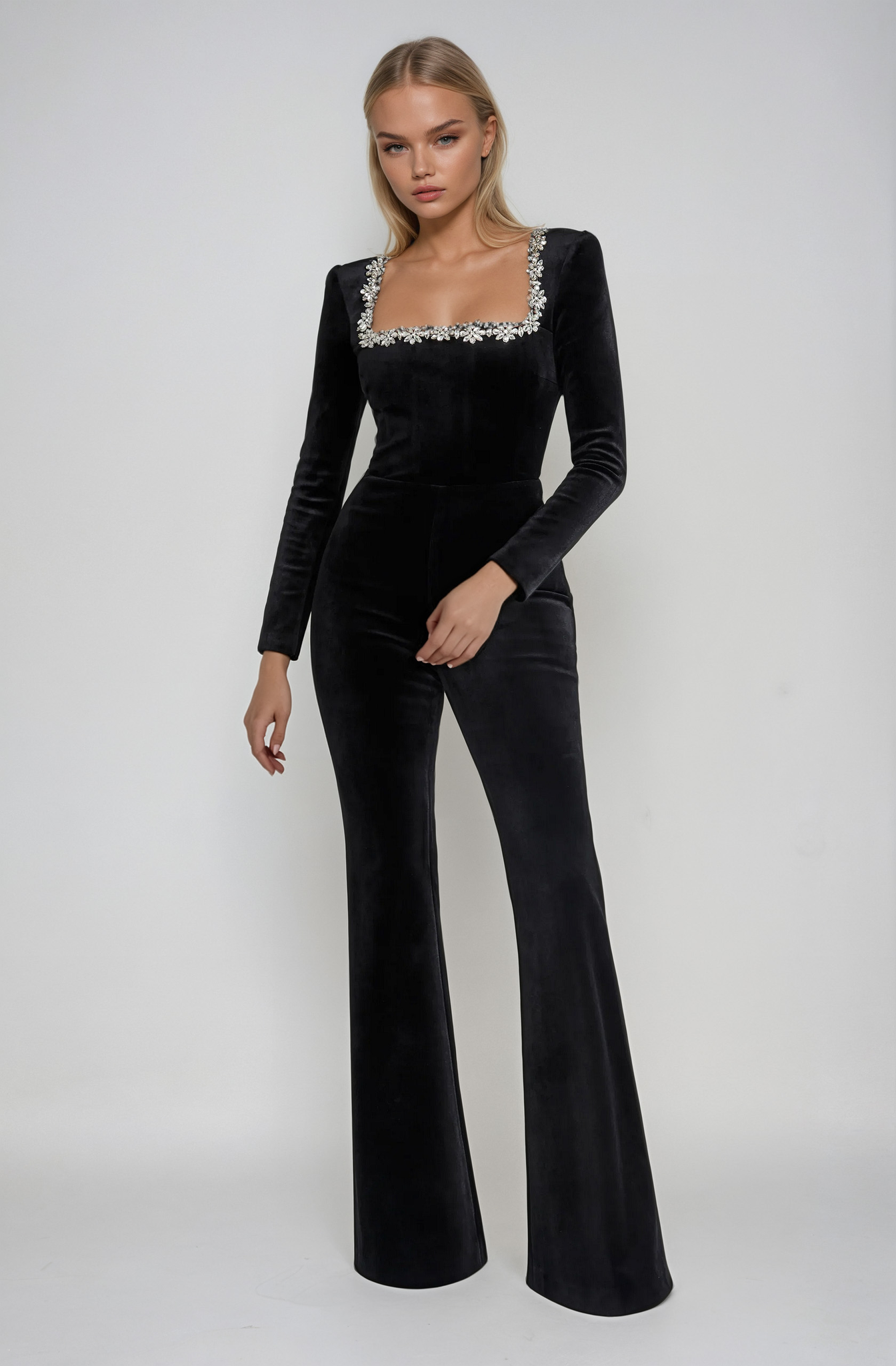 VIRELLE – NECK DETAIL SOLID JUMPSUIT